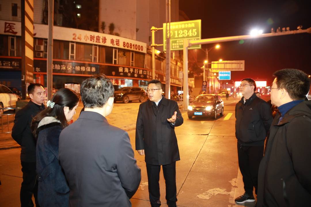 向建平唐令彬检查春节氛围打造
