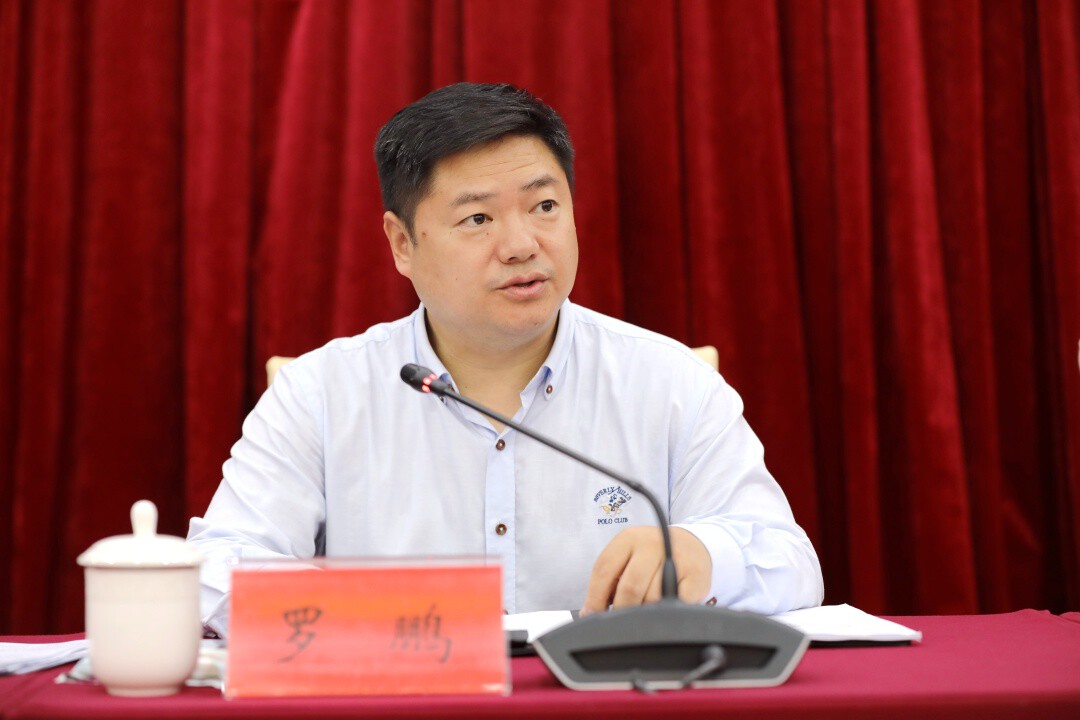 省发改委推动成渝地区双城经济圈建设政策协同处处长罗鹏作专题辅导